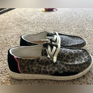Leopard print size 9 hey dudes